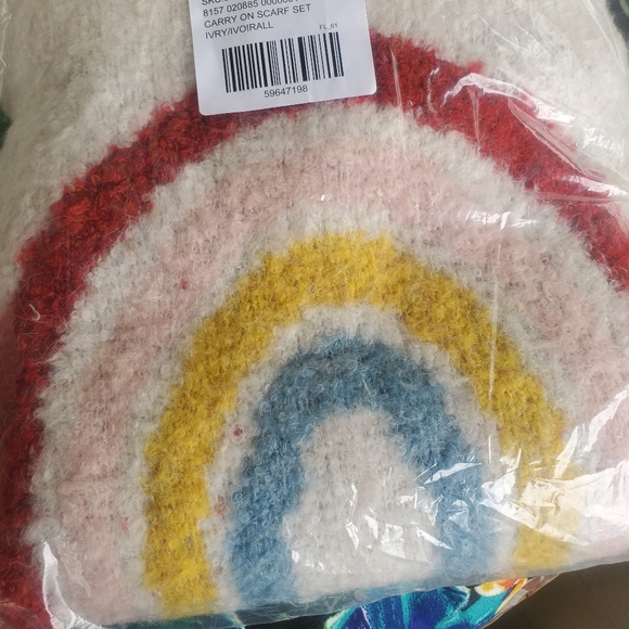 NWT Free People CARRY ON 🌈 Rainbow fuzzy teddy scarf + tote bag set NIP - Picture 7 of 11